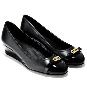 Cole Haan Ellie patent and soft leather wedge gold buckle belt accent size 8